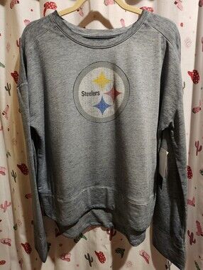 NWT WOMEN'S NFL STEELERS SHIRT.